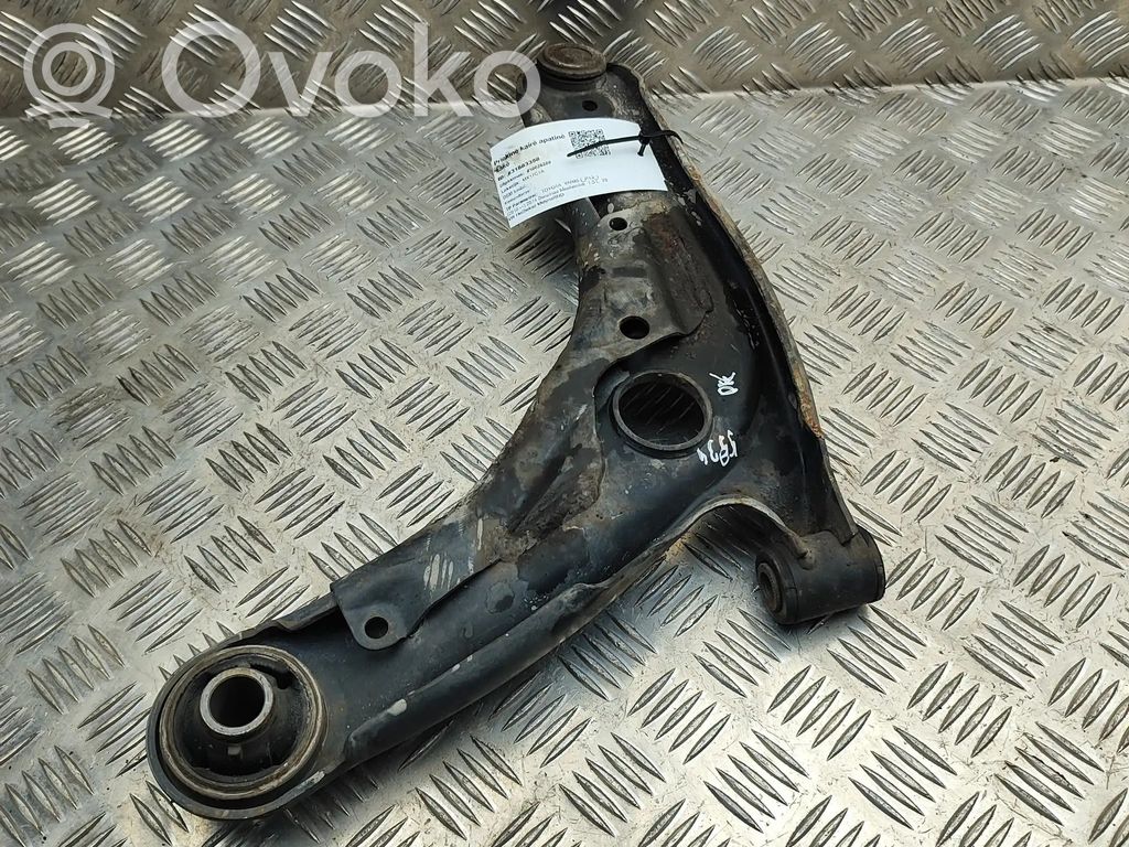 Toyota Yaris Dolny wahacz przedni 