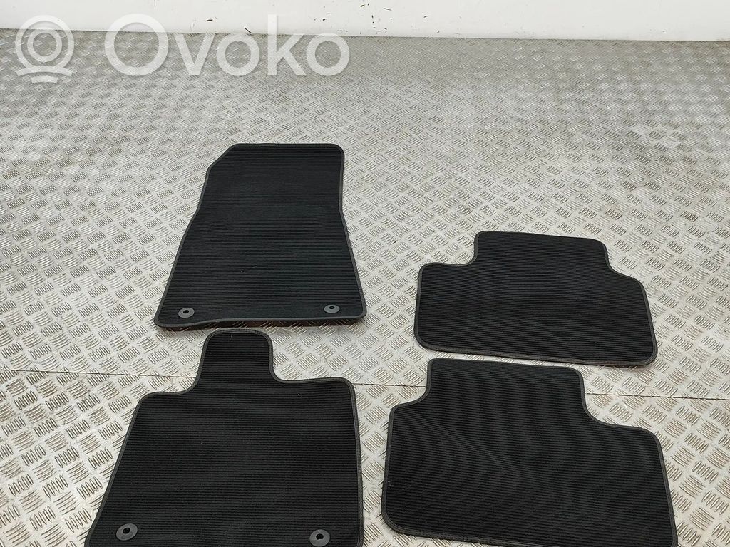 Volvo XC40 Zestaw dywaników samochodowych 