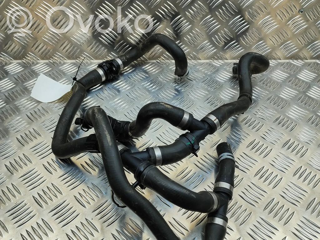 Volvo XC40 Conductă/furtun lichid de răcire motor 
