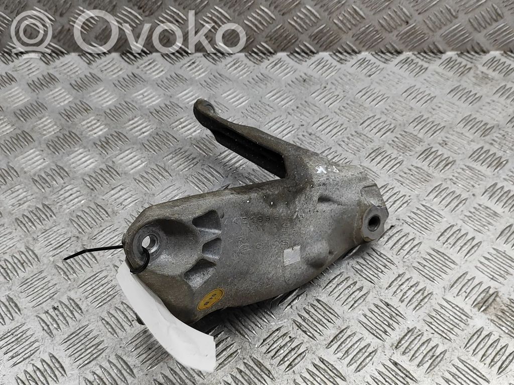 Engine mounting bracket   4KE199605M
