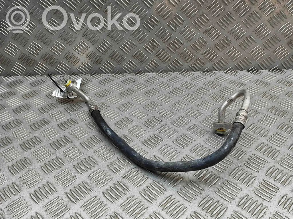 Ilmastointilaitteen putki (A/C)   31497391