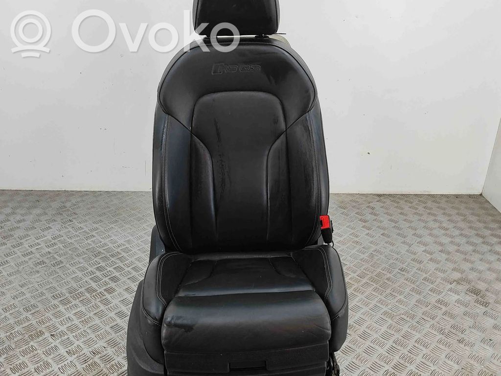 Etumatkustajan istuin   5Q4881046B,8U0881406A,5N0881158