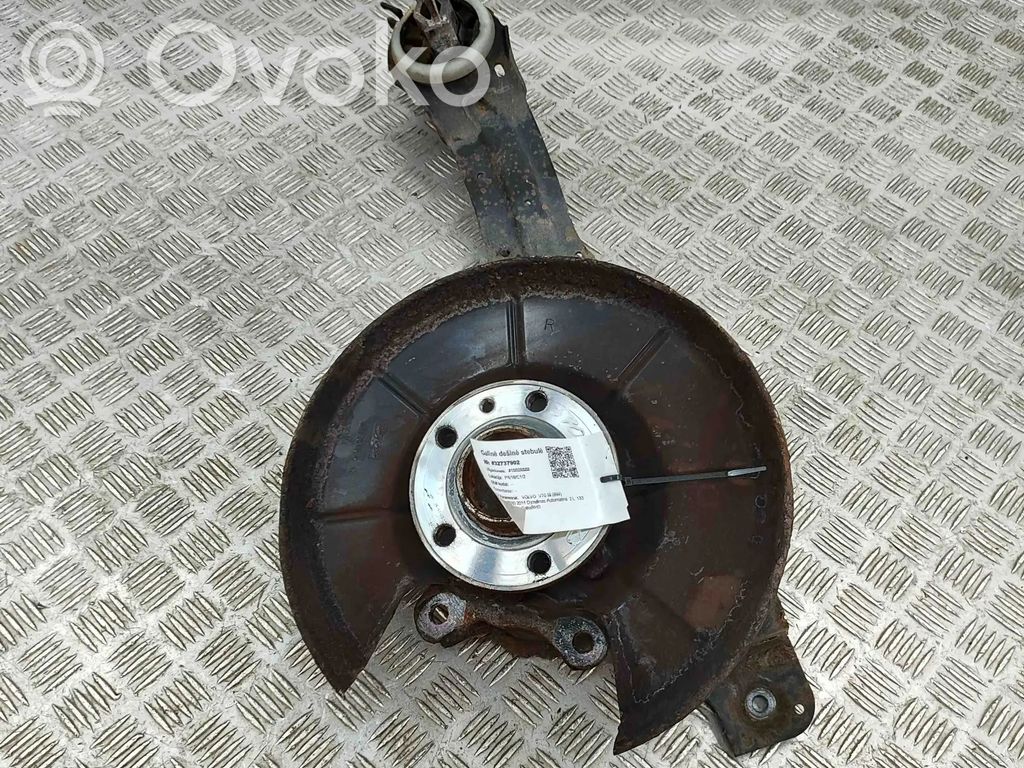 Volvo V70 Cubo de rueda trasera 
