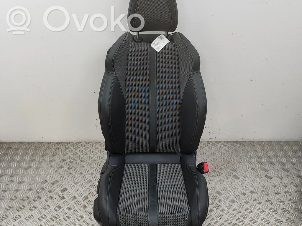 Peugeot 2008 II Asiento delantero del pasajero 
