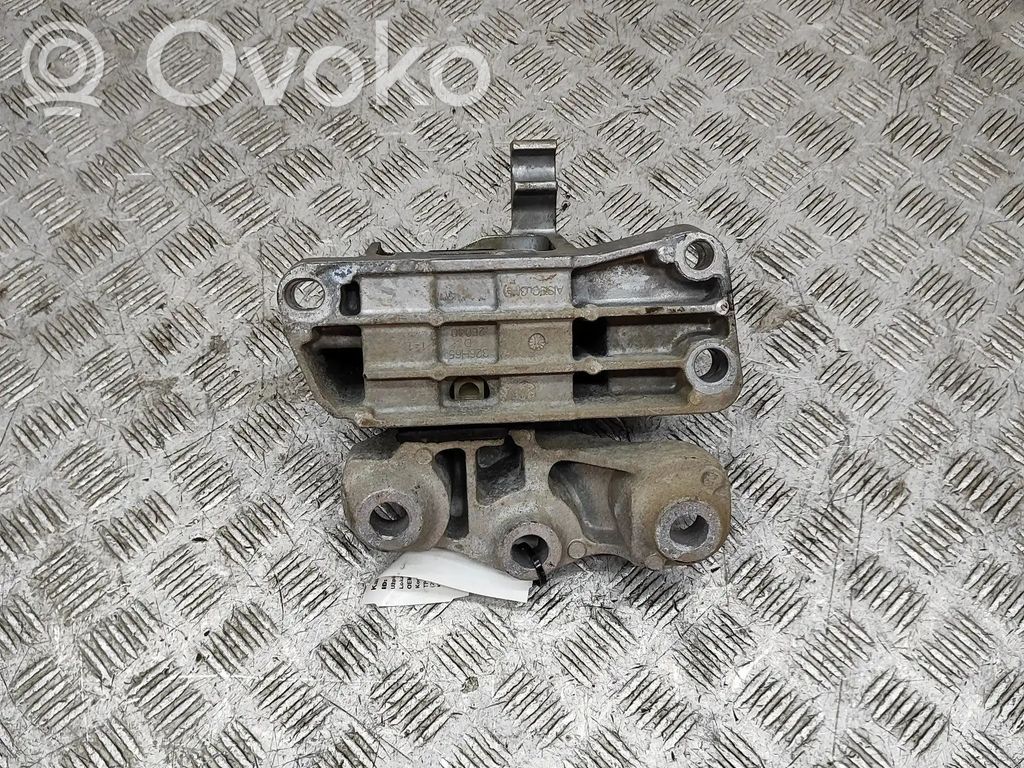 Volvo XC40 Dzinēja spilvens 