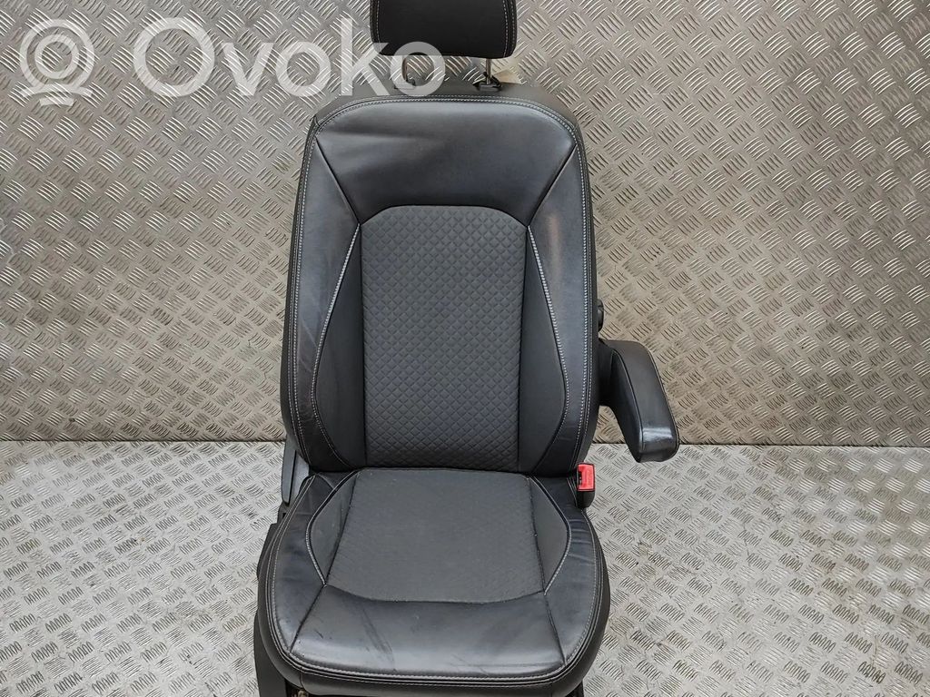 Etumatkustajan istuin   CN15A608A14DK