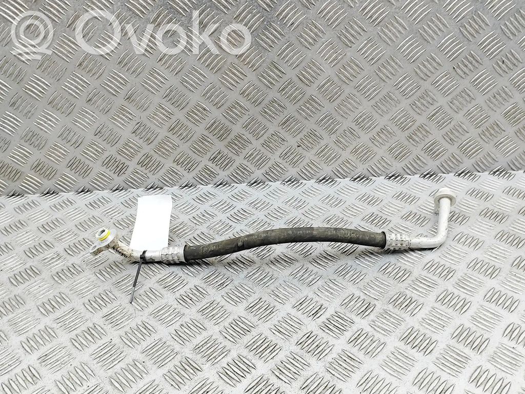 Volvo C40 Ilmastointilaitteen putki (A/C) 