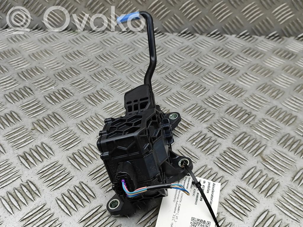 Toyota Camry VIII XV70  Gaspedal 
