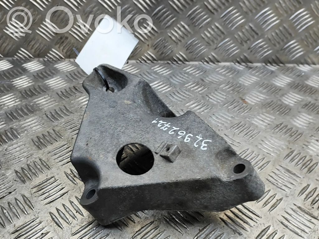 Halterung Lager Motor   6777061