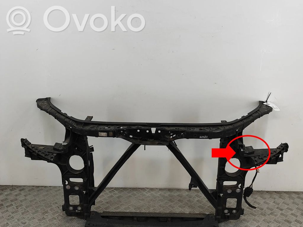 Audi Q7 4L Jäähdyttimen kehyksen suojapaneeli 