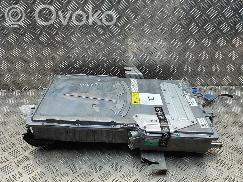 Inversor/convertidor de voltaje   105513901B