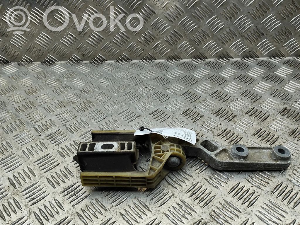 Volvo V60 Engine mount bracket 