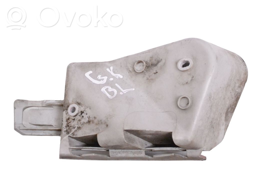 Ford Focus Takapuskurin kannake 