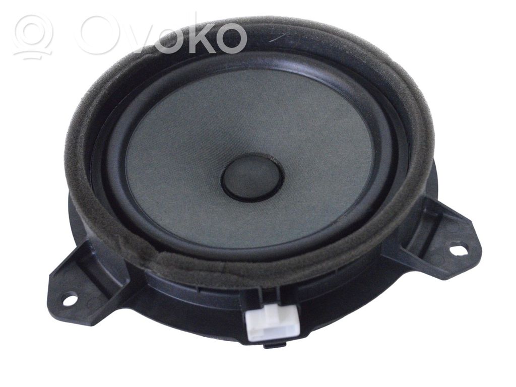 Volvo V70 Front door speaker 