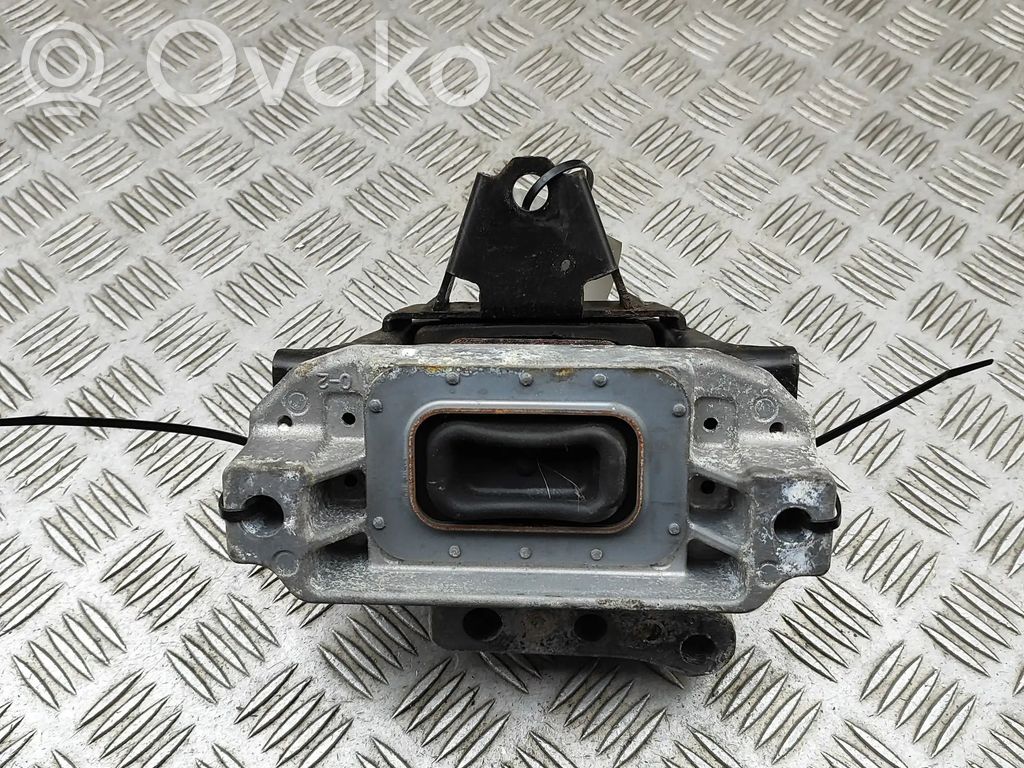 Mitsubishi Outlander Engine mount bracket 
