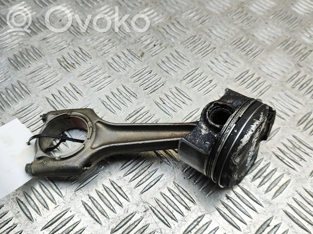 BMW 2 F45 Pistón 