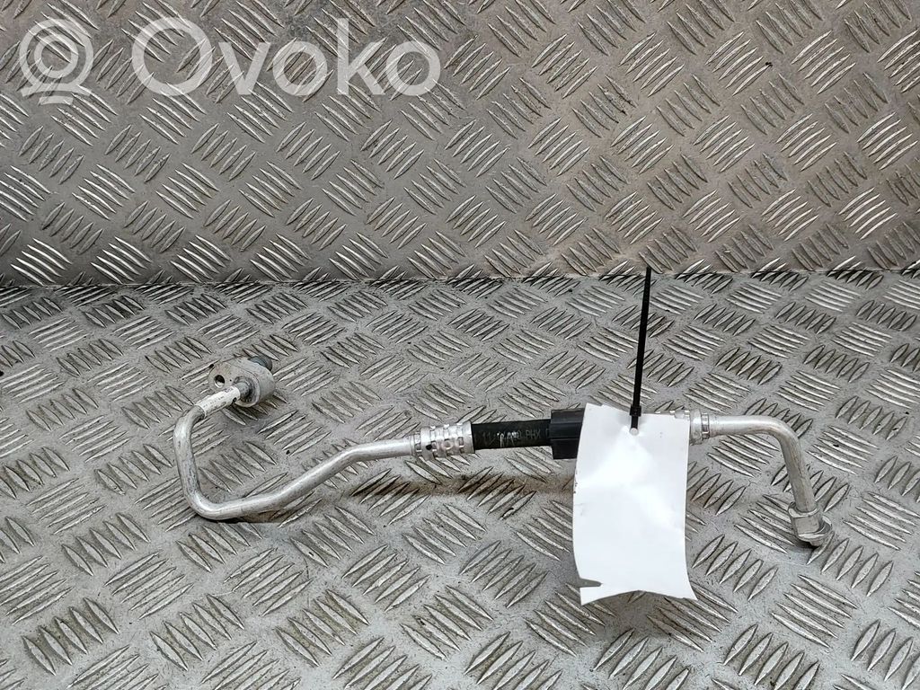 BMW iX Ilmastointilaitteen putki (A/C) 