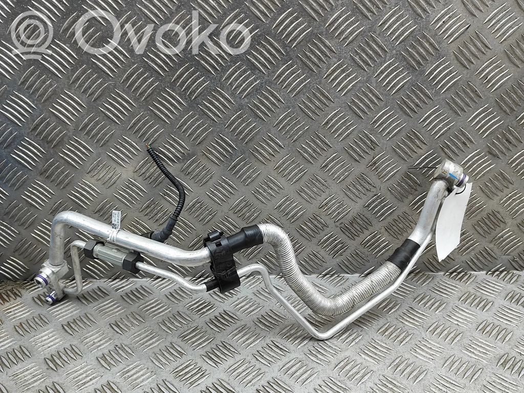 Ilmastointilaitteen putki (A/C)   8R0260696B,5Q2816738N