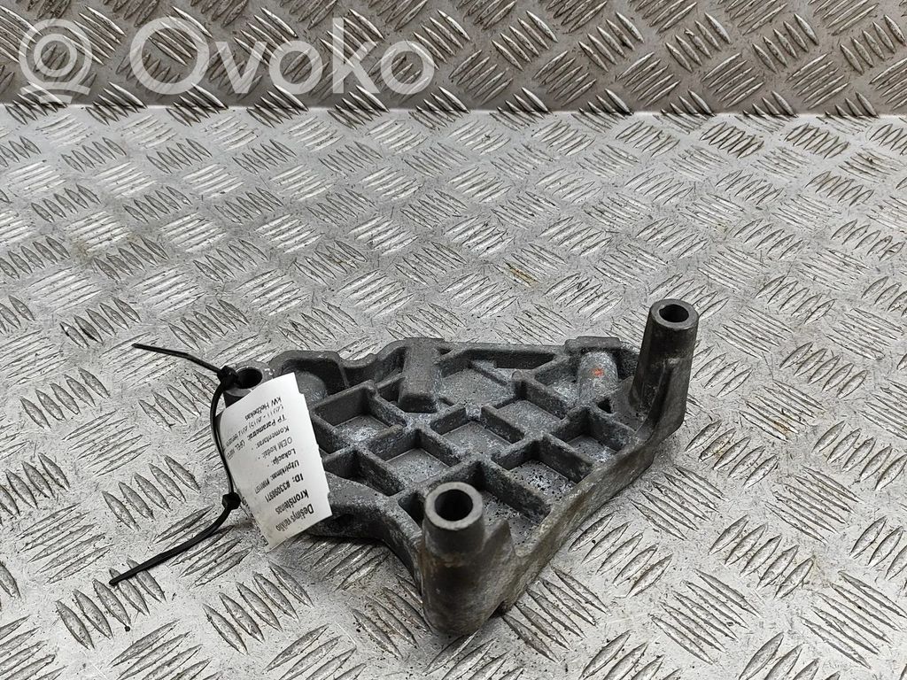 Opel Ampera Engine mounting bracket 