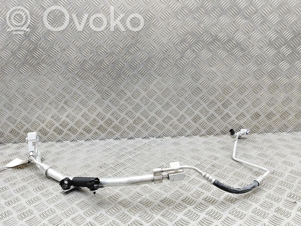 BMW XM Ilmastointilaitteen putki (A/C) 