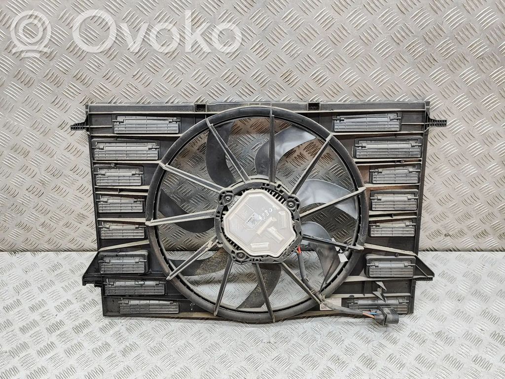 Audi A4 S4 B9 8W Osłona wentylatora chłodnicy 