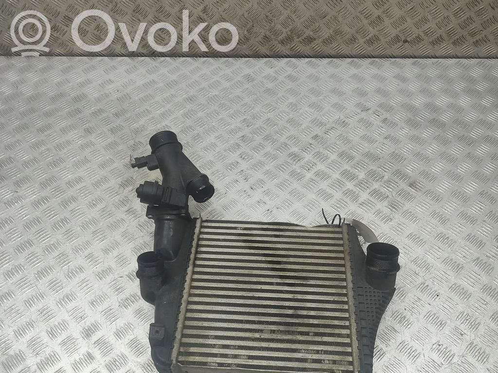Audi Q7 4M Interkūlerio radiatorius 
