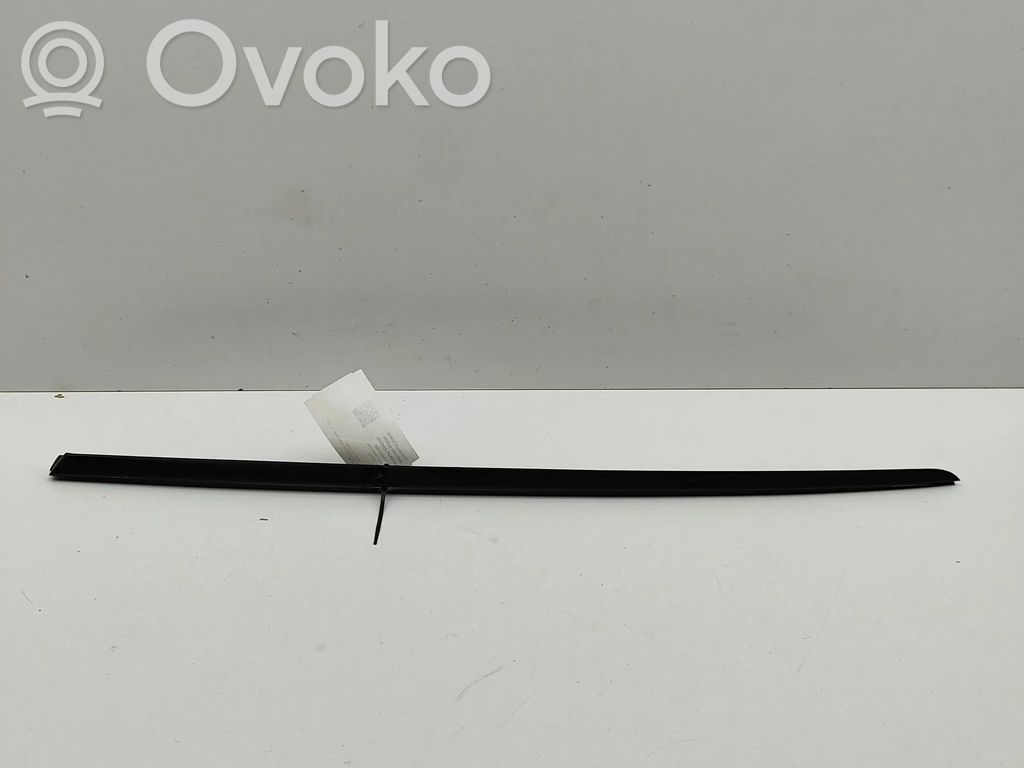 Audi Q8 Windshield trim 