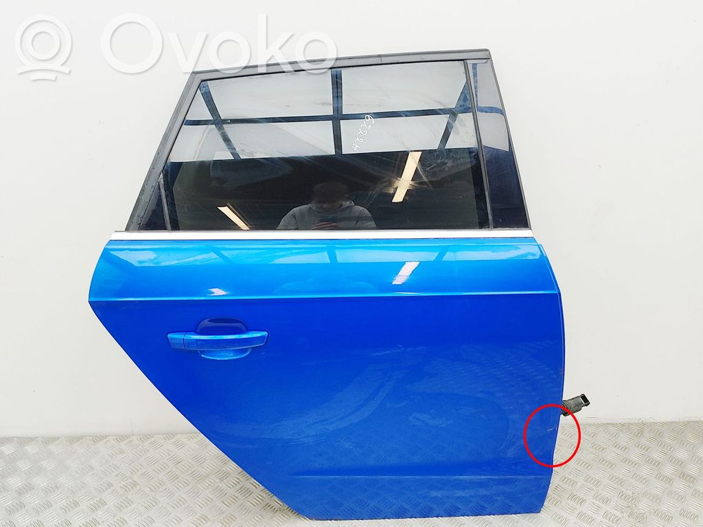 Puerta trasera   8V4833052B