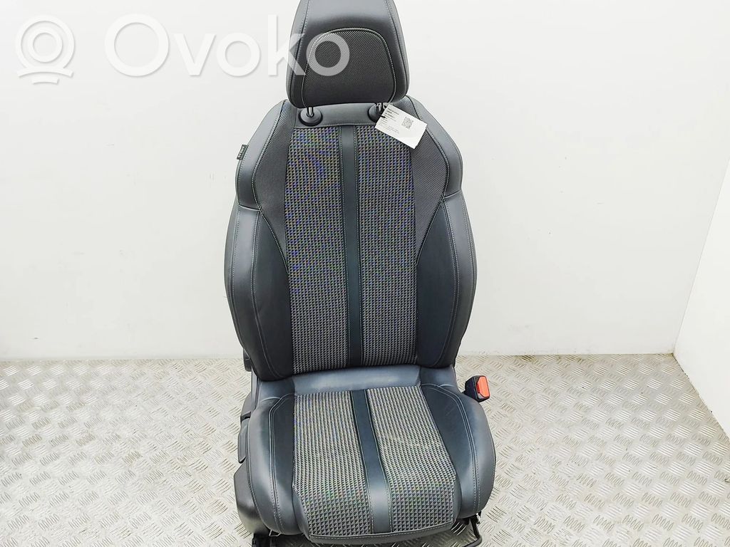 Peugeot 2008 II Asiento delantero del pasajero 
