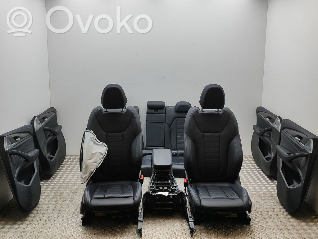 Juego interior   5A1DBD0,5A204F1,2589875,5A0C904,7472995,7472996,7948543,7948544