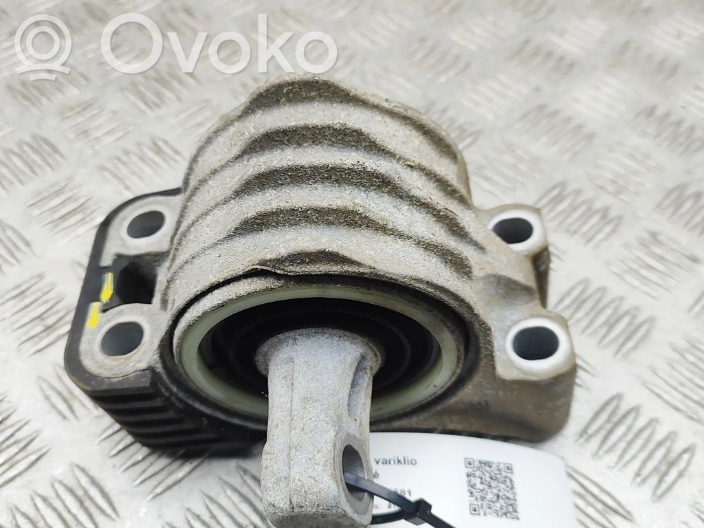 Engine mount bracket   8742123