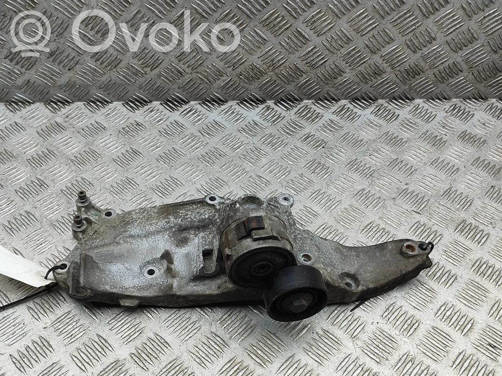 Mocowanie alternatora   DS7Q8D611AH