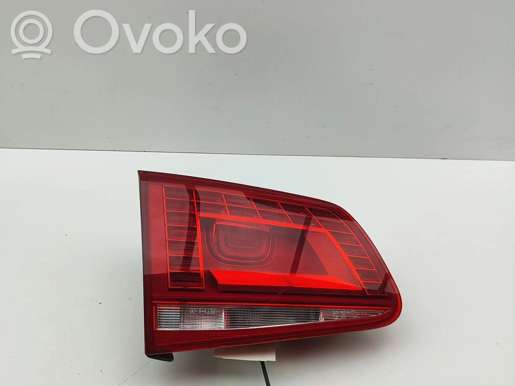 Volkswagen Touareg II Lampy tylnej klapy bagażnika 