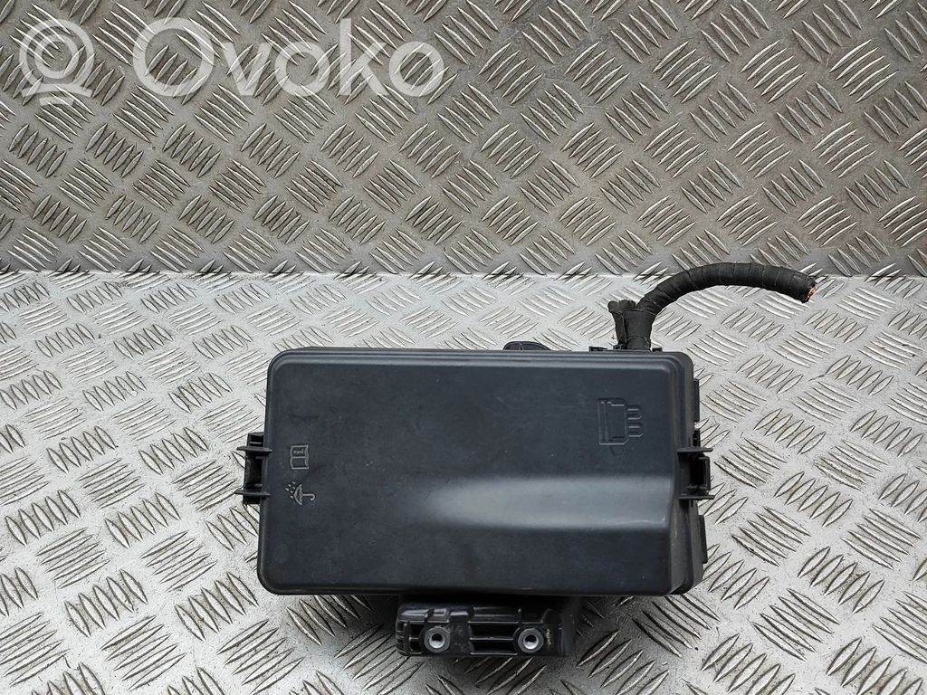 Skoda Enyaq iV Juego de caja de fusibles 