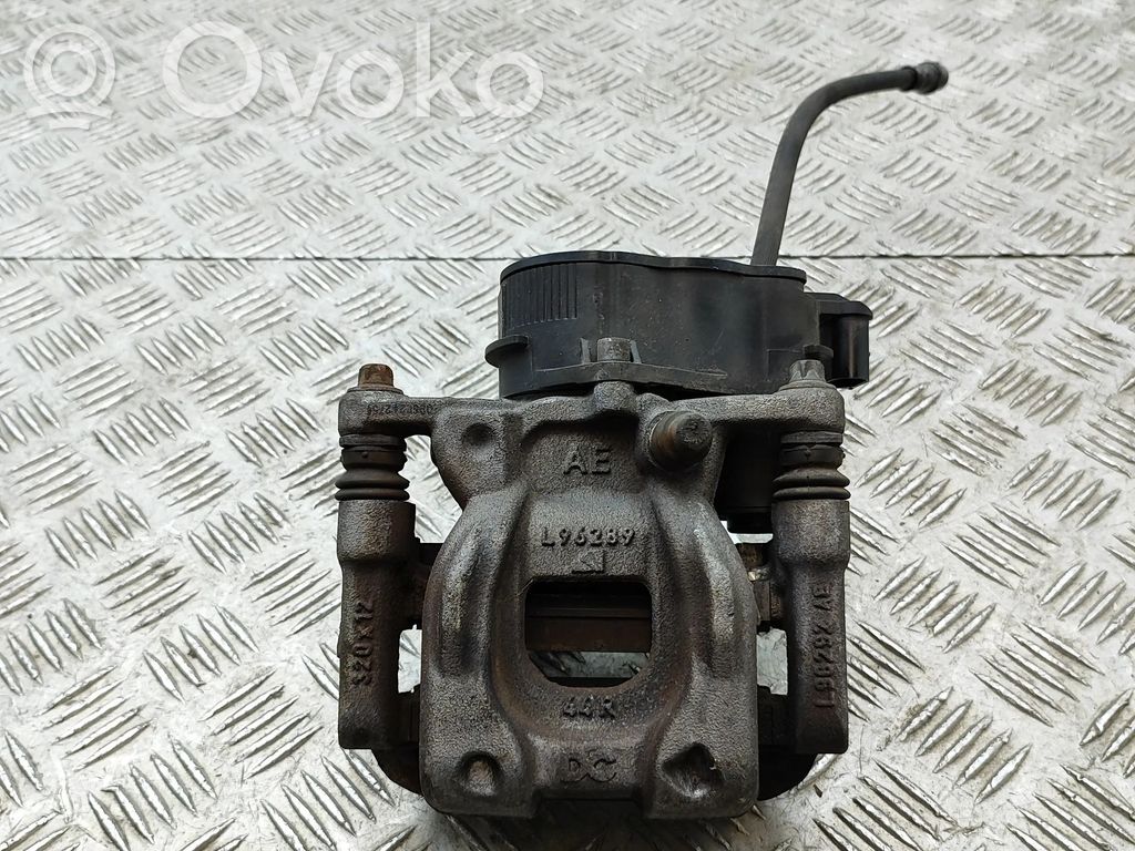 Mercedes-Benz EQA Tylny zacisk hamulcowy