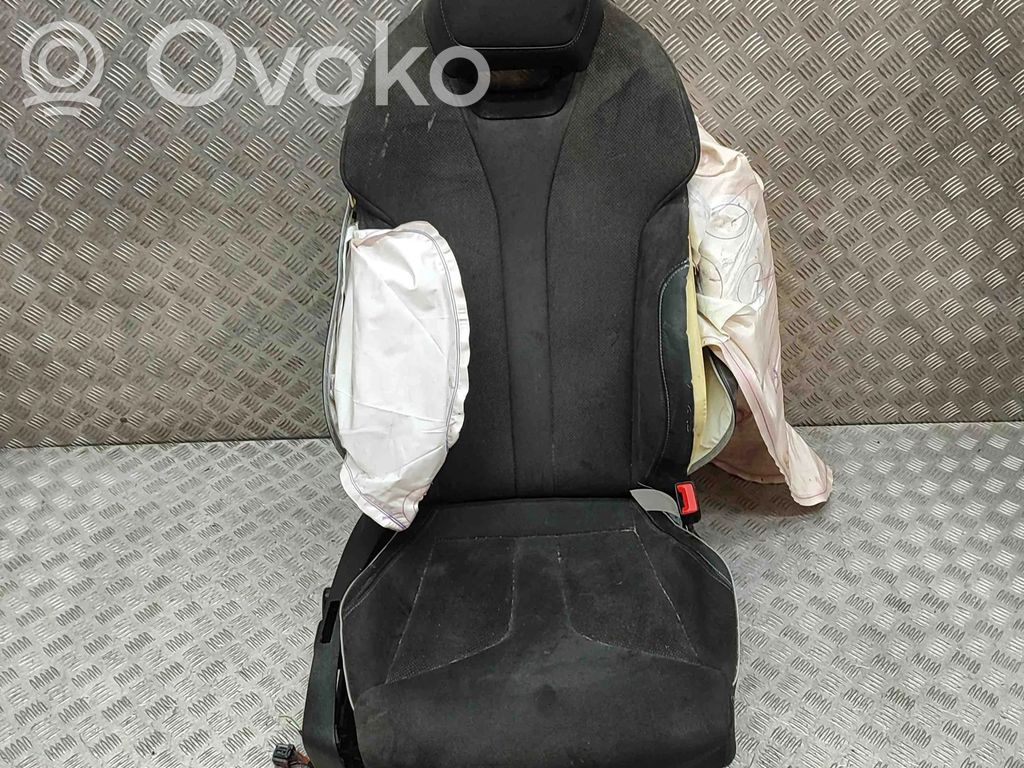 Skoda Enyaq iV Etumatkustajan istuin 