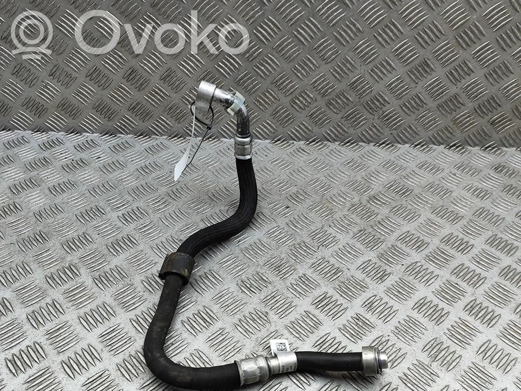 Ilmastointilaitteen putki (A/C)   6834655