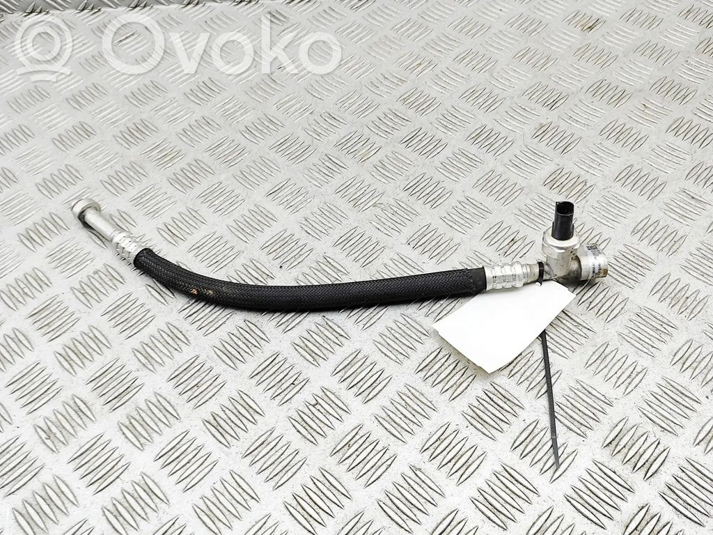 Ilmastointilaitteen putki (A/C)   MY8319835AB