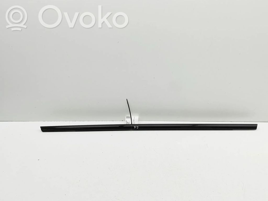 Listwa / Uszczelka szyby drzwi tylnych   8MA839475A