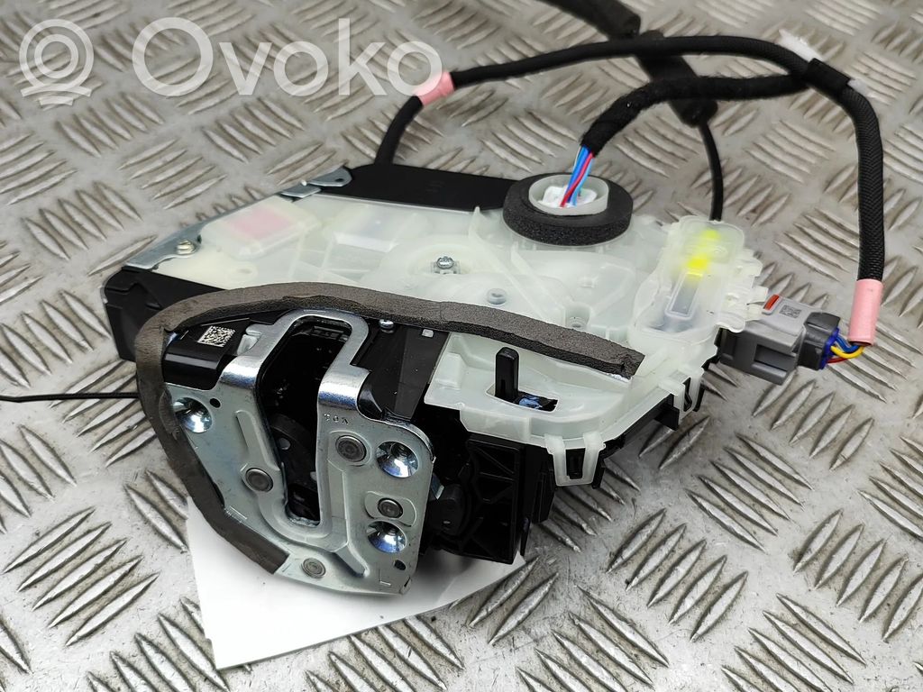 Lexus RZ Takaoven lukko 