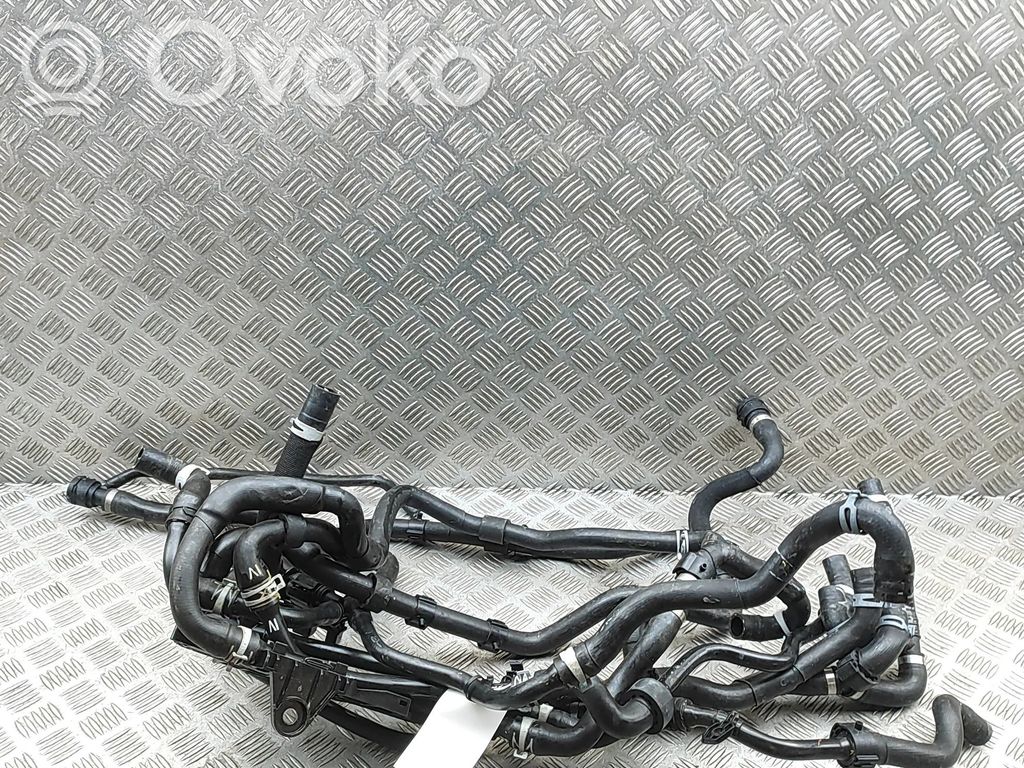 Volkswagen ID.7 Tubo flessibile del liquido di raffreddamento del motore