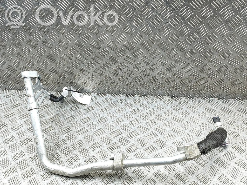 Porsche Taycan 9J1 Ilmastointilaitteen putki (A/C) 
