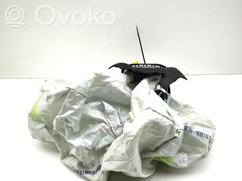 Volvo S90, V90 Airbag dello sterzo