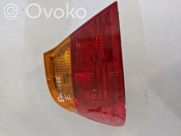 Aizmugurējais lukturis pārsegā   8375801