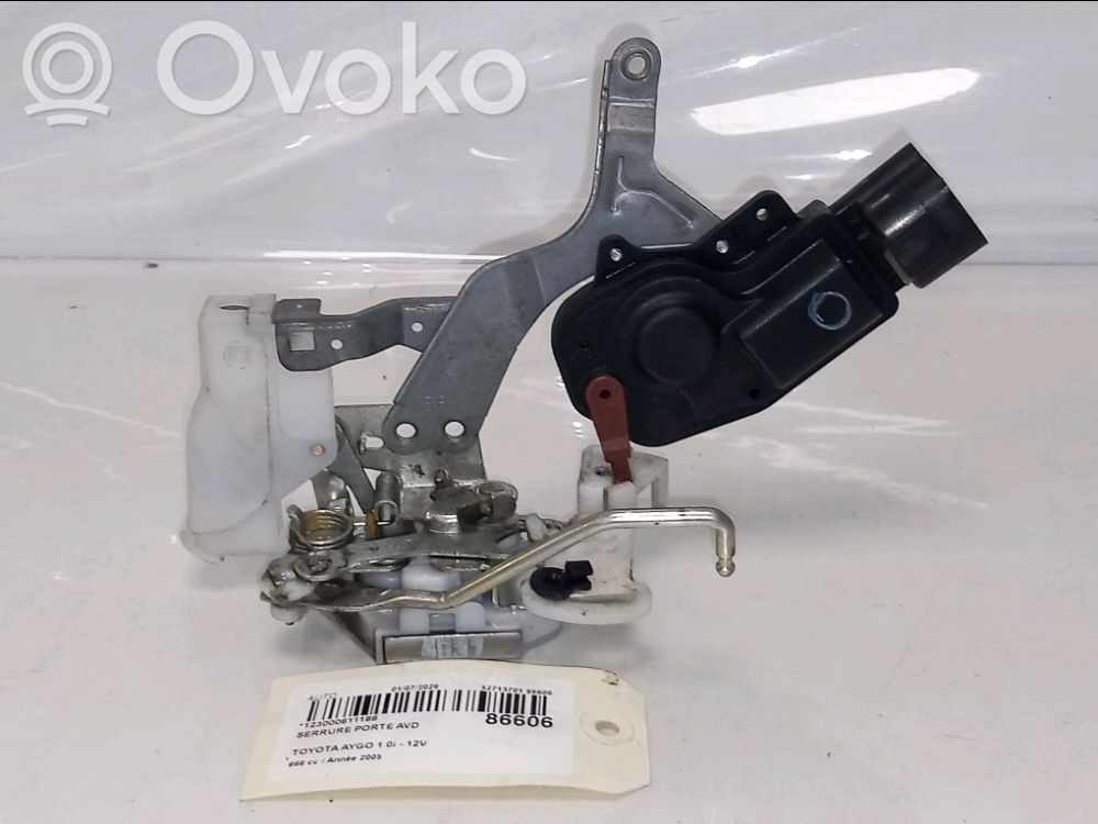 Toyota Aygo AB10 Serratura portiera anteriore