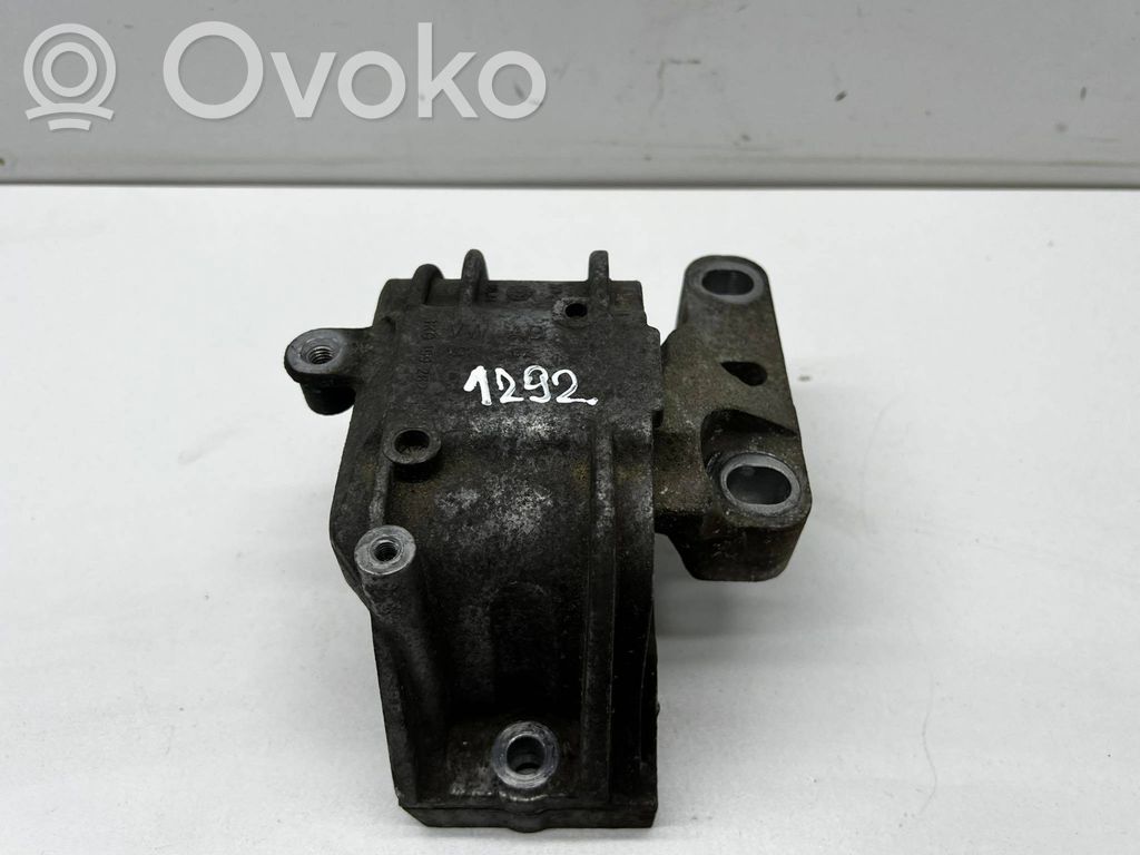 Volkswagen PASSAT B6 Engine mount bracket 