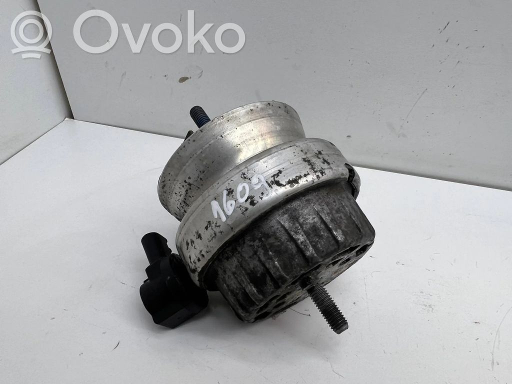 Audi A6 S6 C6 4F Engine mount bracket 