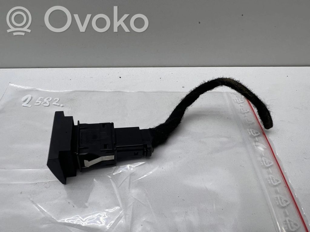 Audi A3 S3 8P Hazard light switch 