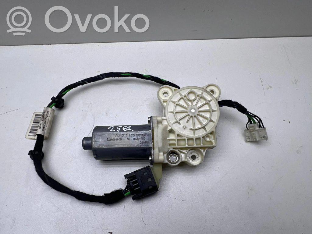 Mercedes-Benz CLS C219 Silnik regulatora szyby drzwi przednich 