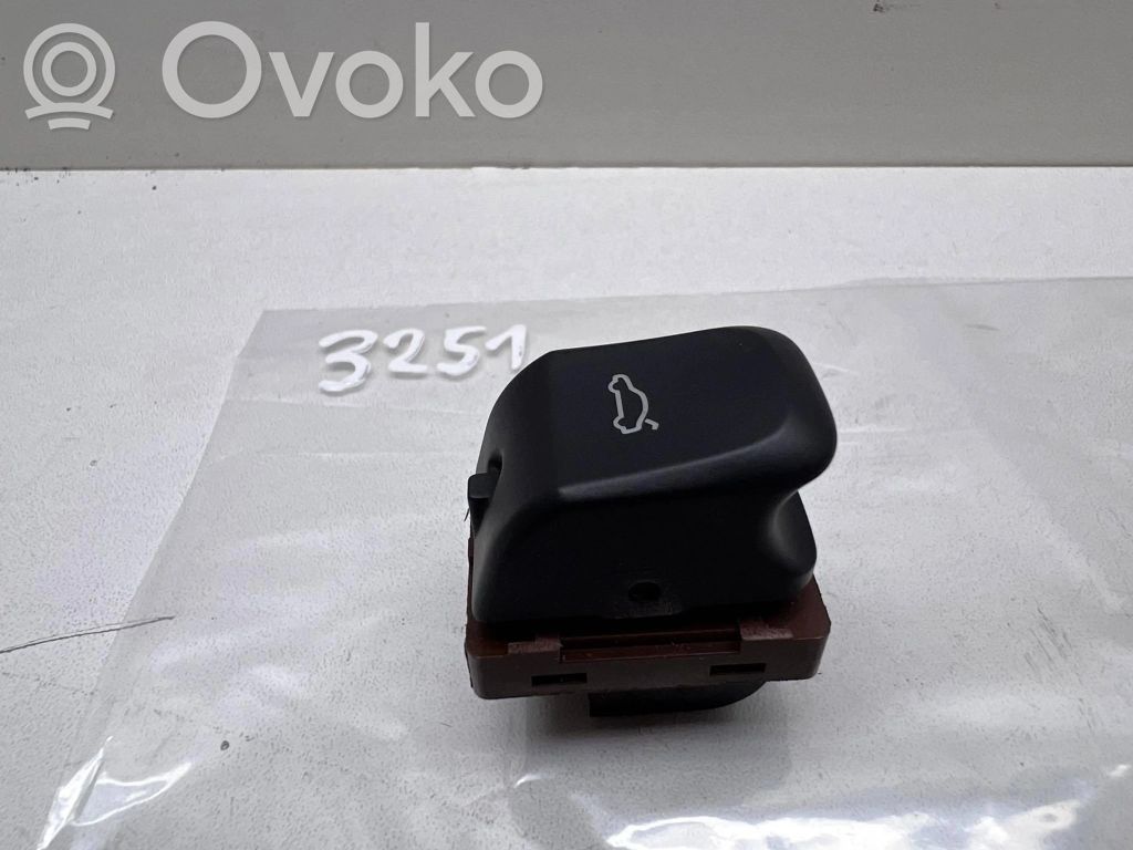 Audi A6 C7 Tailgate opening switch 